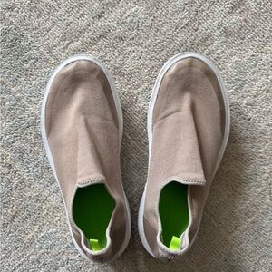 OOFOS Slip-On Athletic Shoes Beige with Neon Green Insole